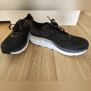 HOKA Women's Clifton 5 Sneaker 9.5